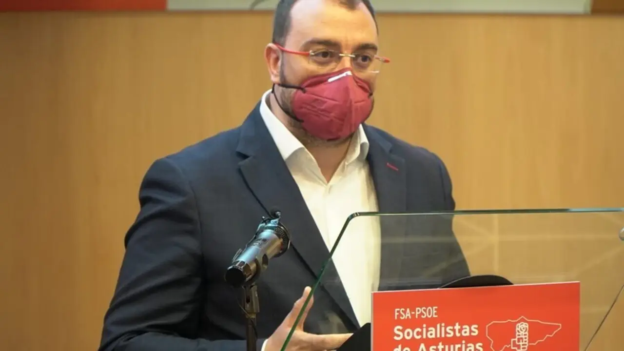Adri&aacute;n Barb&oacute;n.