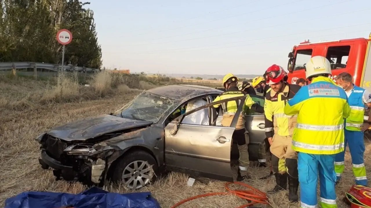 Un accidente en la carretera M-121 en la que un var&oacute;n de 36 a&ntilde;os ha resultado herido grave tras dar varias vueltas de campana.