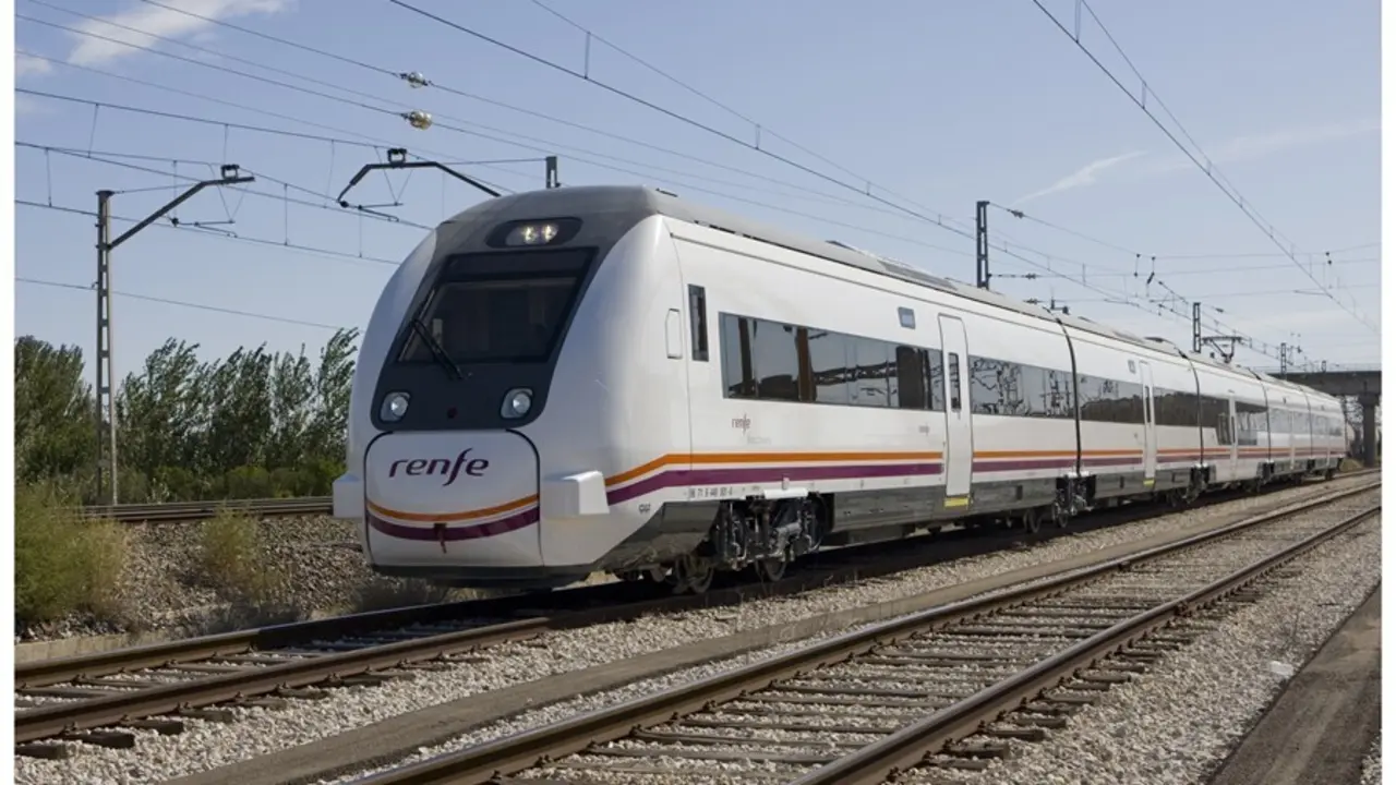 Archivo - Tren de Renfe