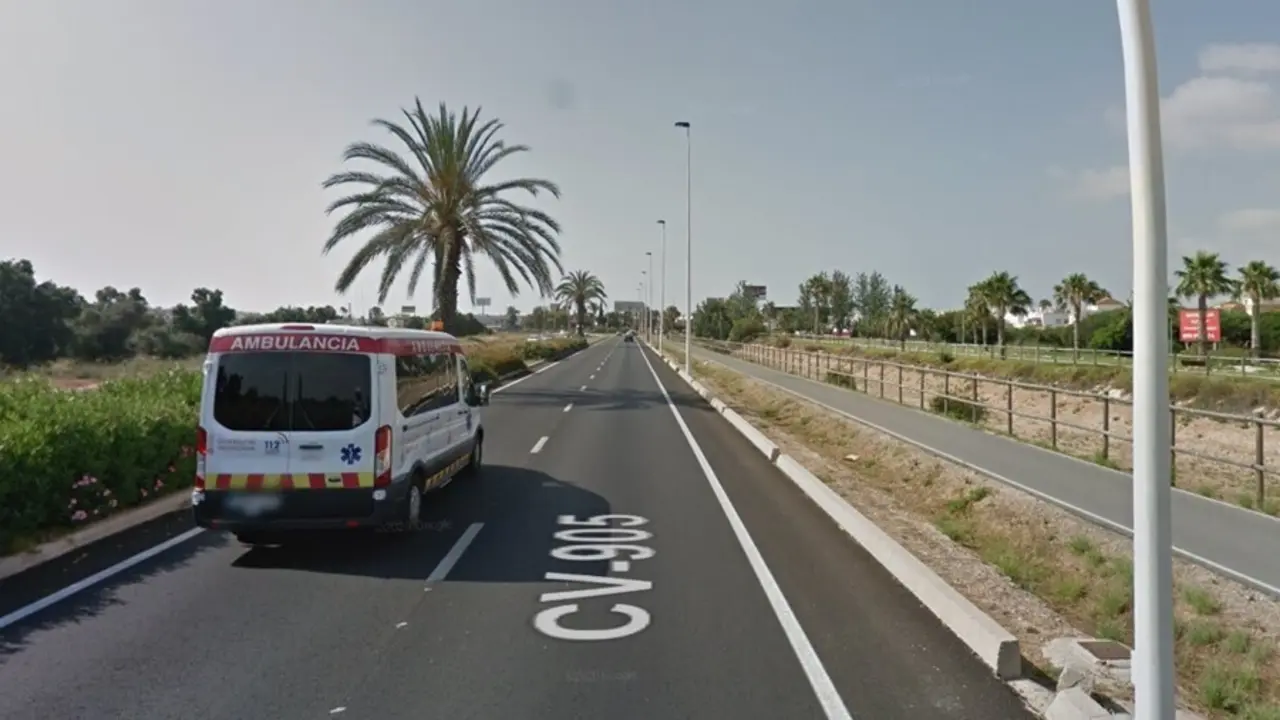 Carretera CV-905 a su paso por la localidad alicantina de Torrevieja