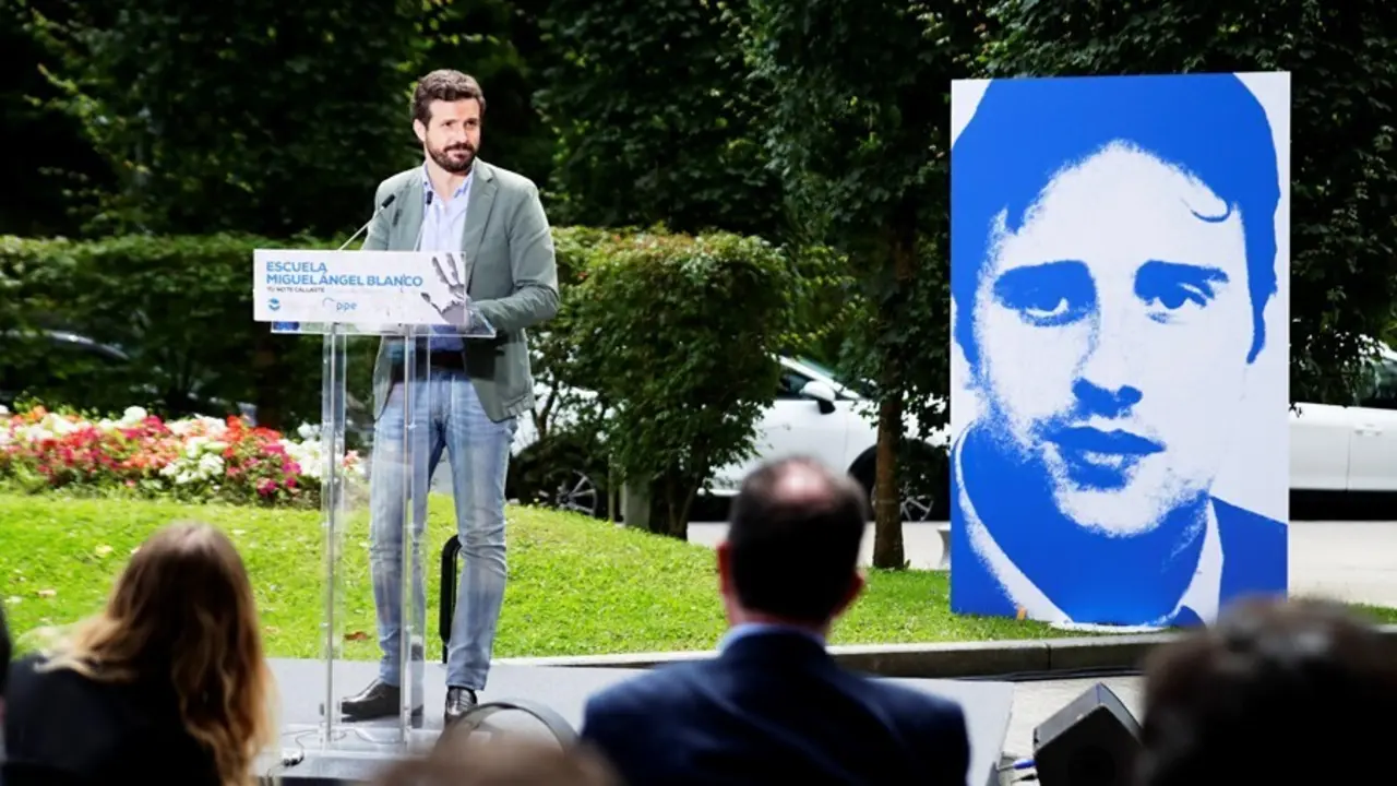 El presidente del PP, Pablo Casado, durante la clausura de la Escuela Miguel &Aacute;ngel Blanco, en Ermua (Bizkaia)