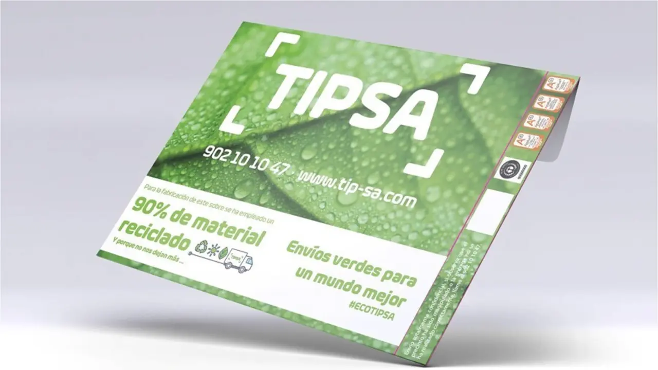 Sobres verdes de Tipsa, realizados en un 90% con material reciclado