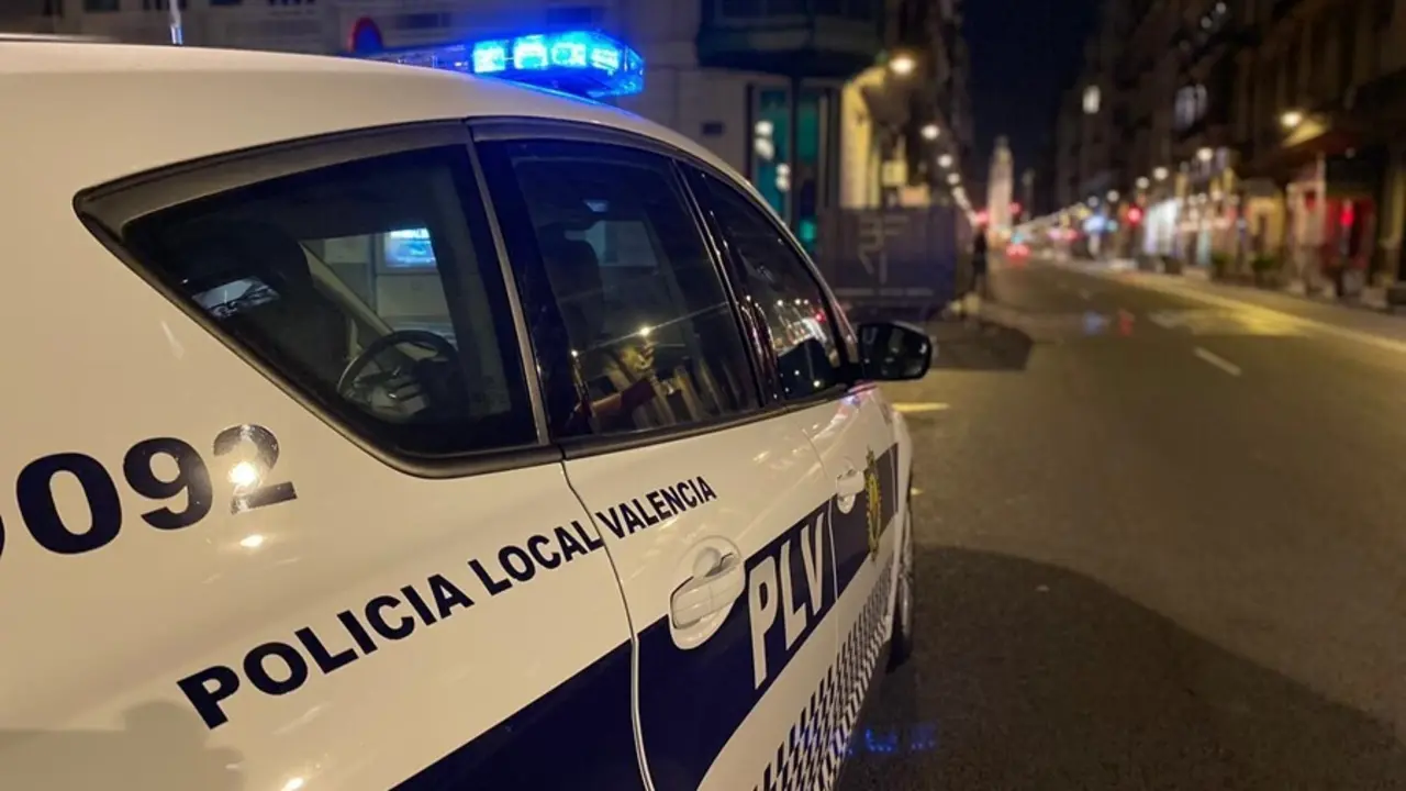 Archivo - Un coche de Polic&iacute;a Local de Val&egrave;ncia durante el dispositivo de control
