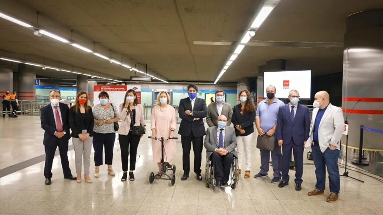 El consejero de Transportes e Infraestructuras, David P&eacute;rez, y la consejera de Familia, Juventud y Pol&iacute;tica Social, Concepci&oacute;n Dancausa, presentan el nuevo Plan de Accesibilidad e Inclusi&oacute;n 2021-2028 de Metro de Madrid
