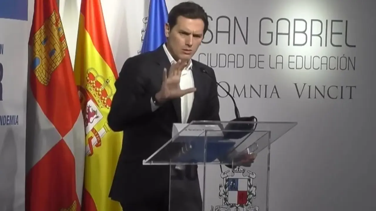 El expresidente de Ciudadanos Albert Rivera, en su intervenci&oacute;n en el curso de verano 'Prensa y Poder' en Aranda de Duero (Burgos)