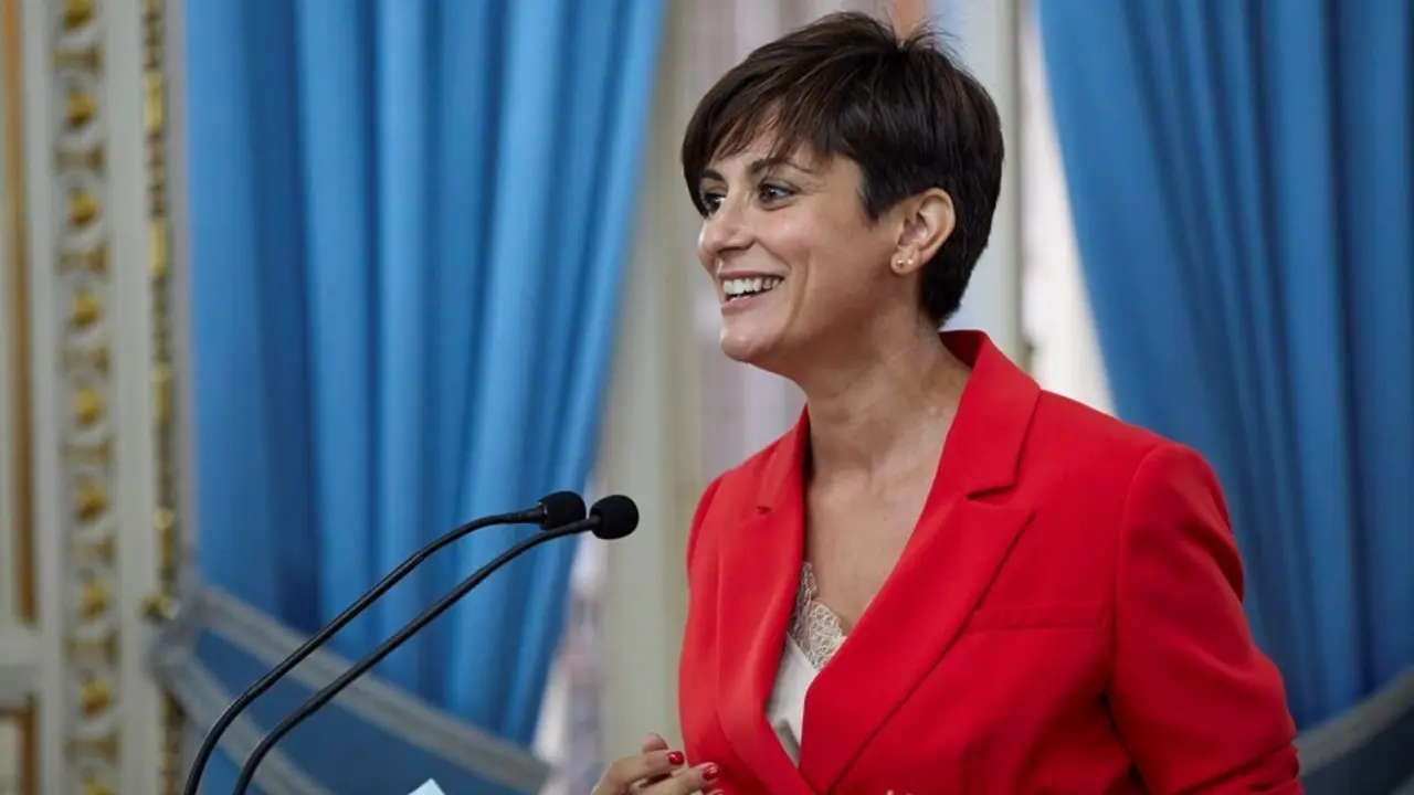 La nueva ministra Portavoz y de Pol&iacute;tica Territorial, Isabel Rodr&iacute;guez, interviene en el traspaso de carteras, en el Ministerio de Pol&iacute;tica Territorial,