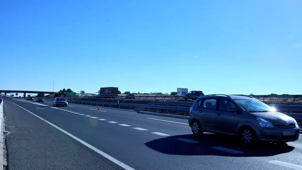 Tr&aacute;fico en la A-5 durante el primer d&iacute;a de la primera 'Operaci&oacute;n Salida' del verano 2021.