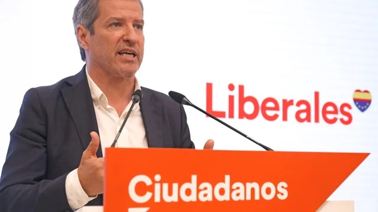 El vicesecretario general y secretario de Comunicaci&oacute;n de Ciudadanos, Daniel P&eacute;rez, ofrece una rueda de prensa posterior a la reuni&oacute;n del Comit&eacute; Permanente de Ciudadanos, a 12 de julio de 2021, en Madrid (Espa&ntilde;a). La comparecencia tiene lugar el mismo d&iacute;a