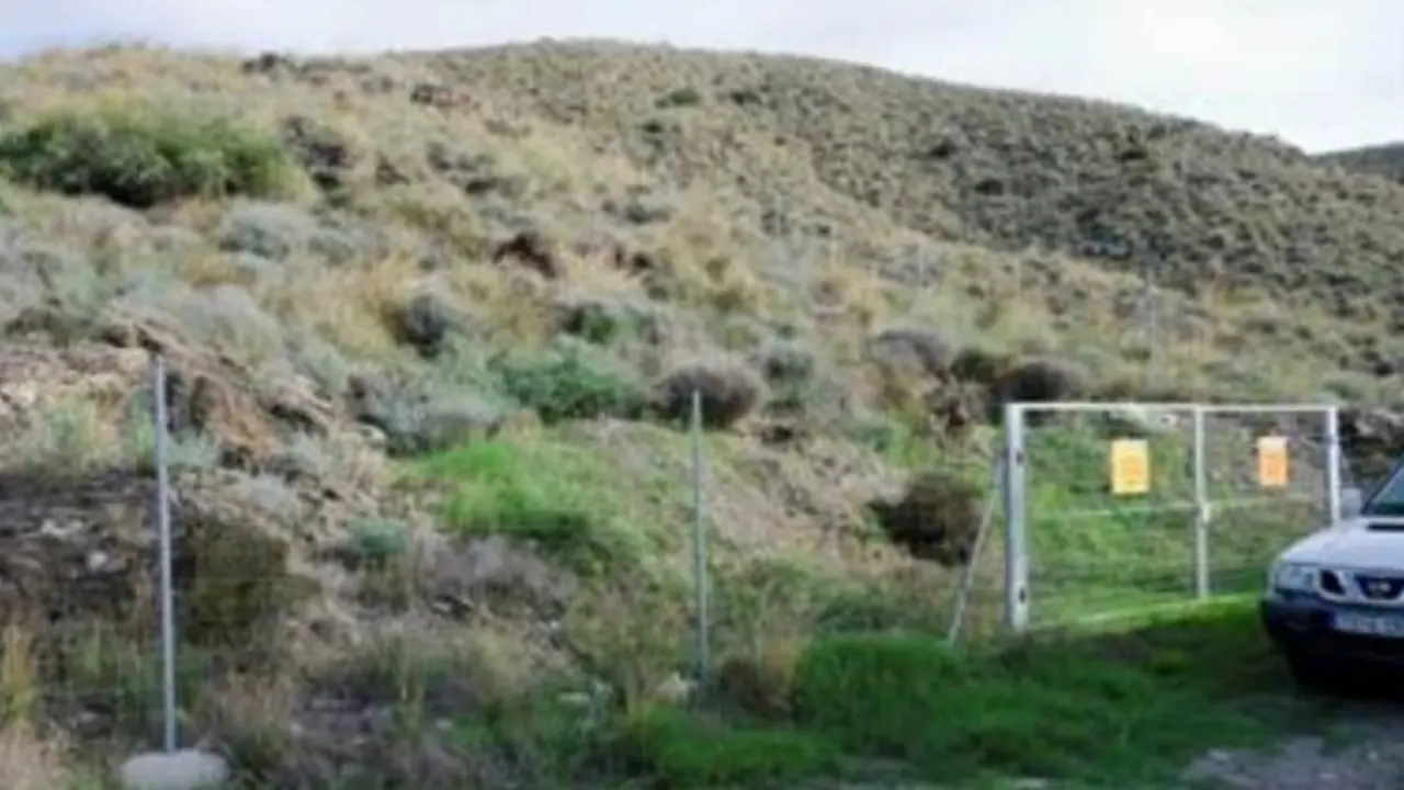 Archivo - Vallado en una de las zonas de acceso restringido en Palomares (Cuevas del Almanzora, Almer&iacute;a)