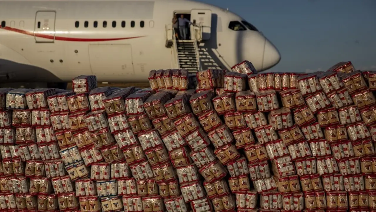 Un vuelo humanitario, iniciativa solidaria organizada por las oeneg&eacute;s Open Arms y Solidaire, aterriza con 33 toneladas de alimentos en el aeropuerto de Nacala