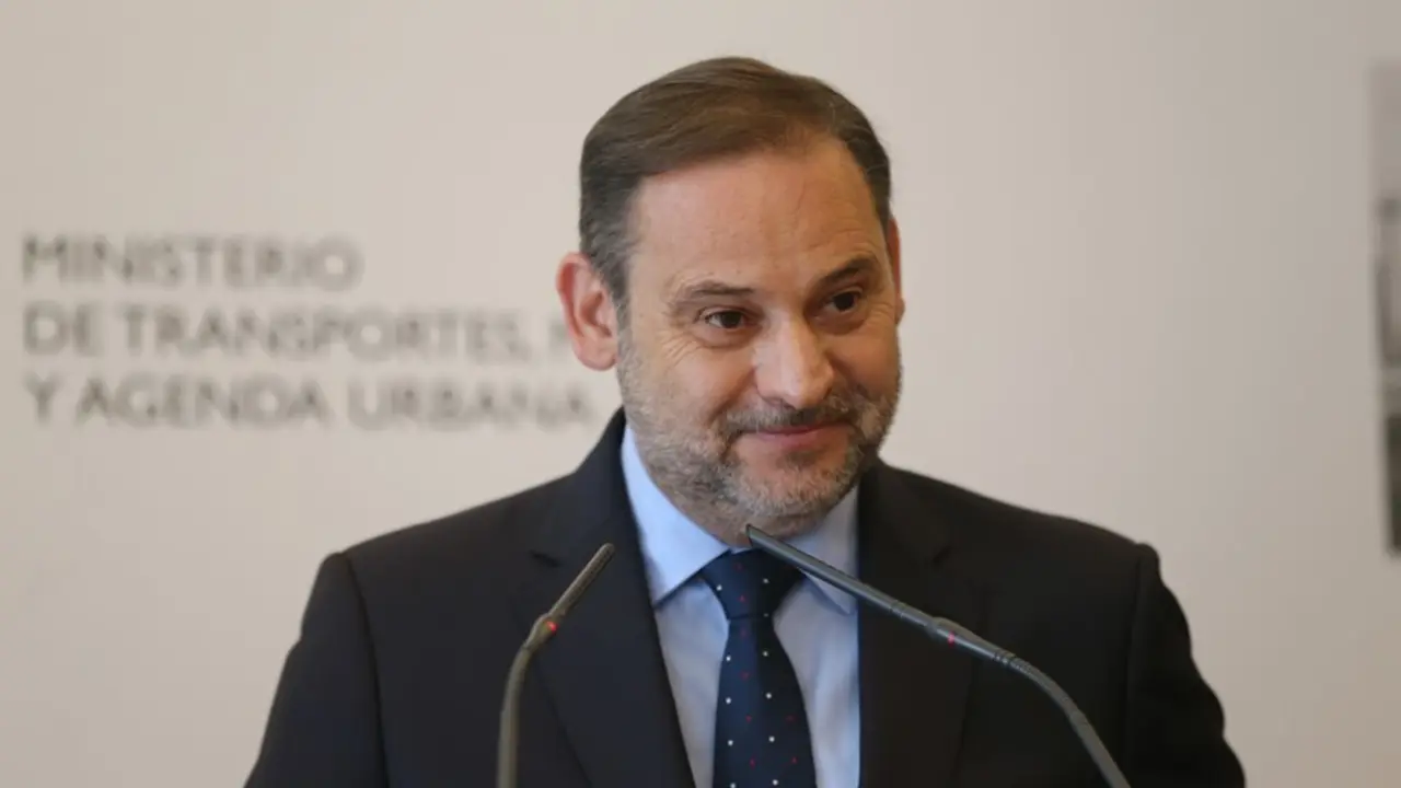 El exministro de Transportes, Movilidad y Agenda Urbana, Jos&eacute; Luis &Aacute;balos, interviene en el acto de traspaso de la cartera ministerial a la nueva ministra, en la sede ministerial, a 12 de julio de 2021, en Madrid (Espa&ntilde;a). 