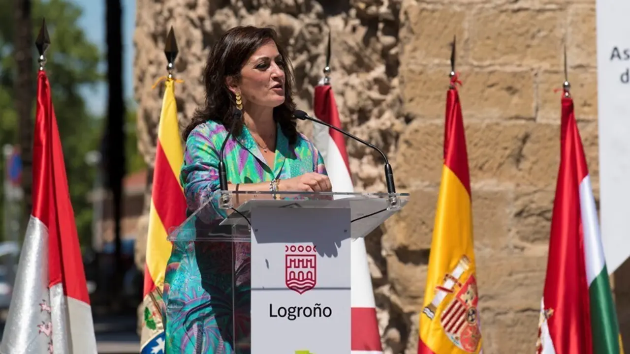 La presidenta de la Rioja, Concha Andreu, interviene durante la Declaraci&oacute;n de Cooperaci&oacute;n Institucional en el Camino de Santiago Franc&eacute;s, a 26 de junio de 2021, en Logro&ntilde;o, La Rioja (Espa&ntilde;a).