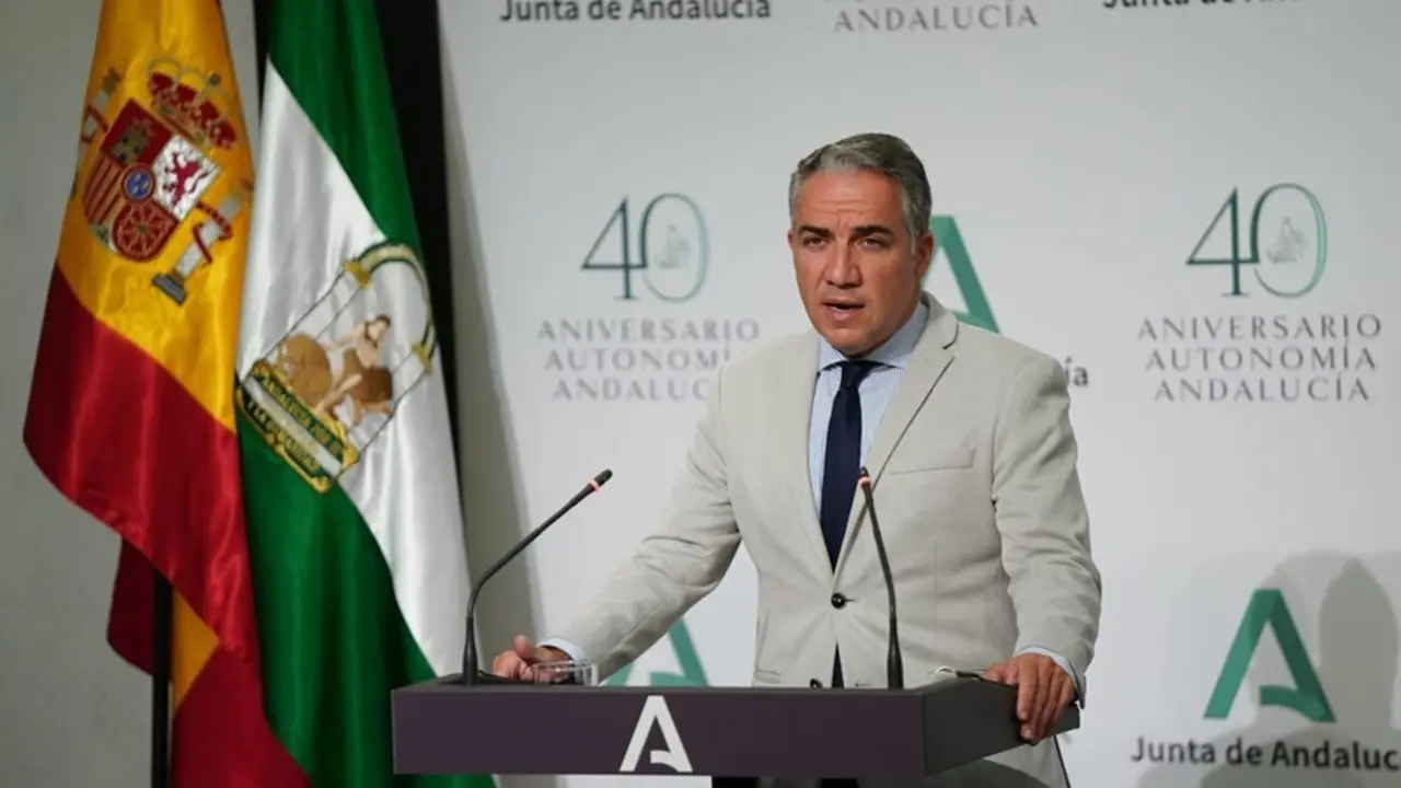 El consejero de la Presidencia, Administraci&oacute;n P&uacute;blica e Interior de la Junta de Andaluc&iacute;a, El&iacute;as Bendodo, en rueda de prensa.