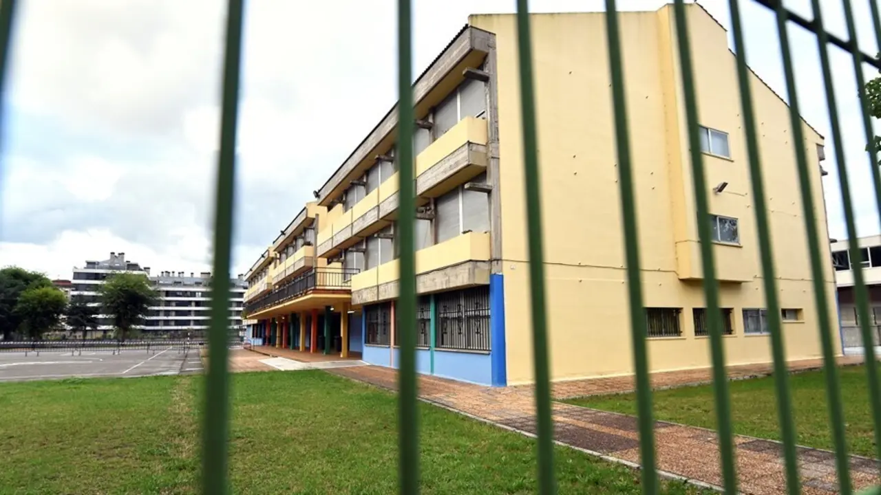 Archivo - CEIP. R.Mac&iacute;as Picavea en el primer d&iacute;a del curso escolar 2020-2021, en Santo&ntilde;a (Cantabria)