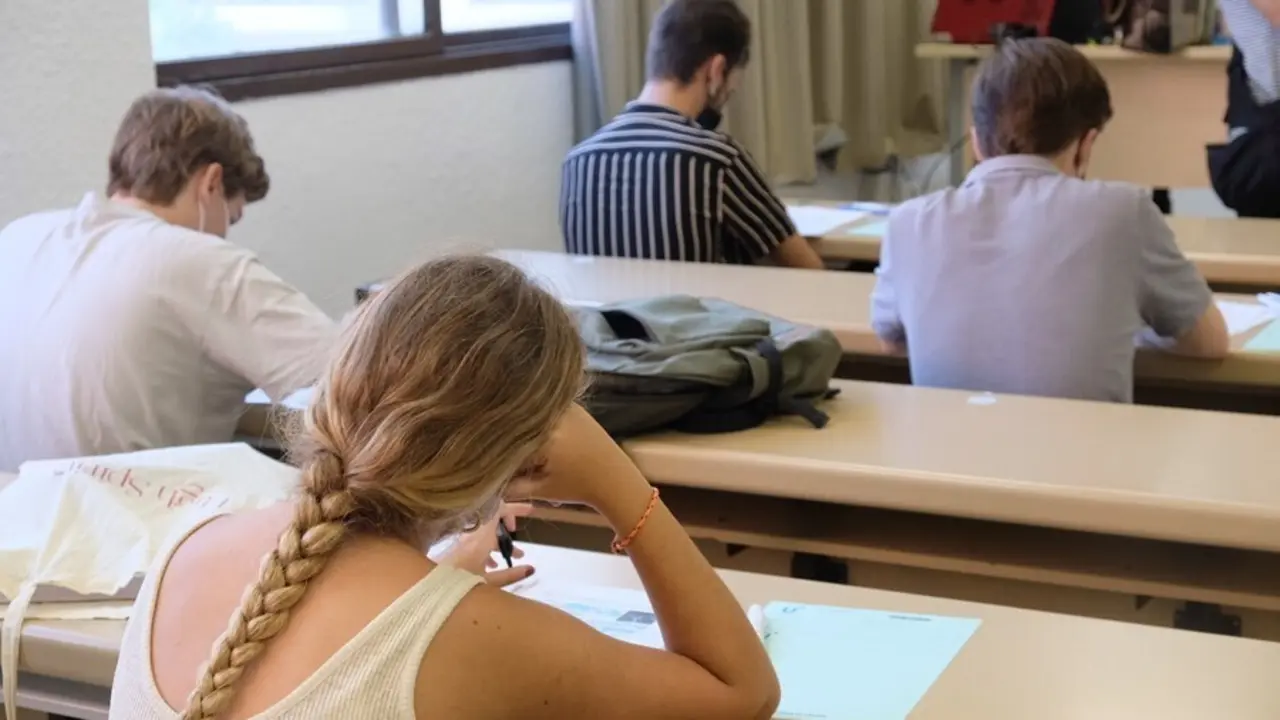 Alumnos durante el examen de Selectividad en la convocatoria de julio