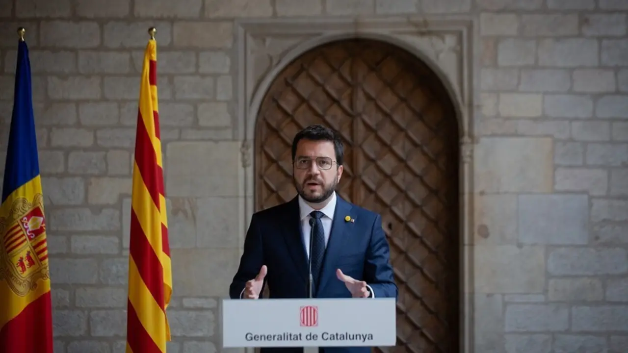 El presidente de la Generalitat, Pere Aragon&egrave;s, en rueda de prensa tras reunirse con el jefe de Gobierno de Andorra, Xavier Espot.