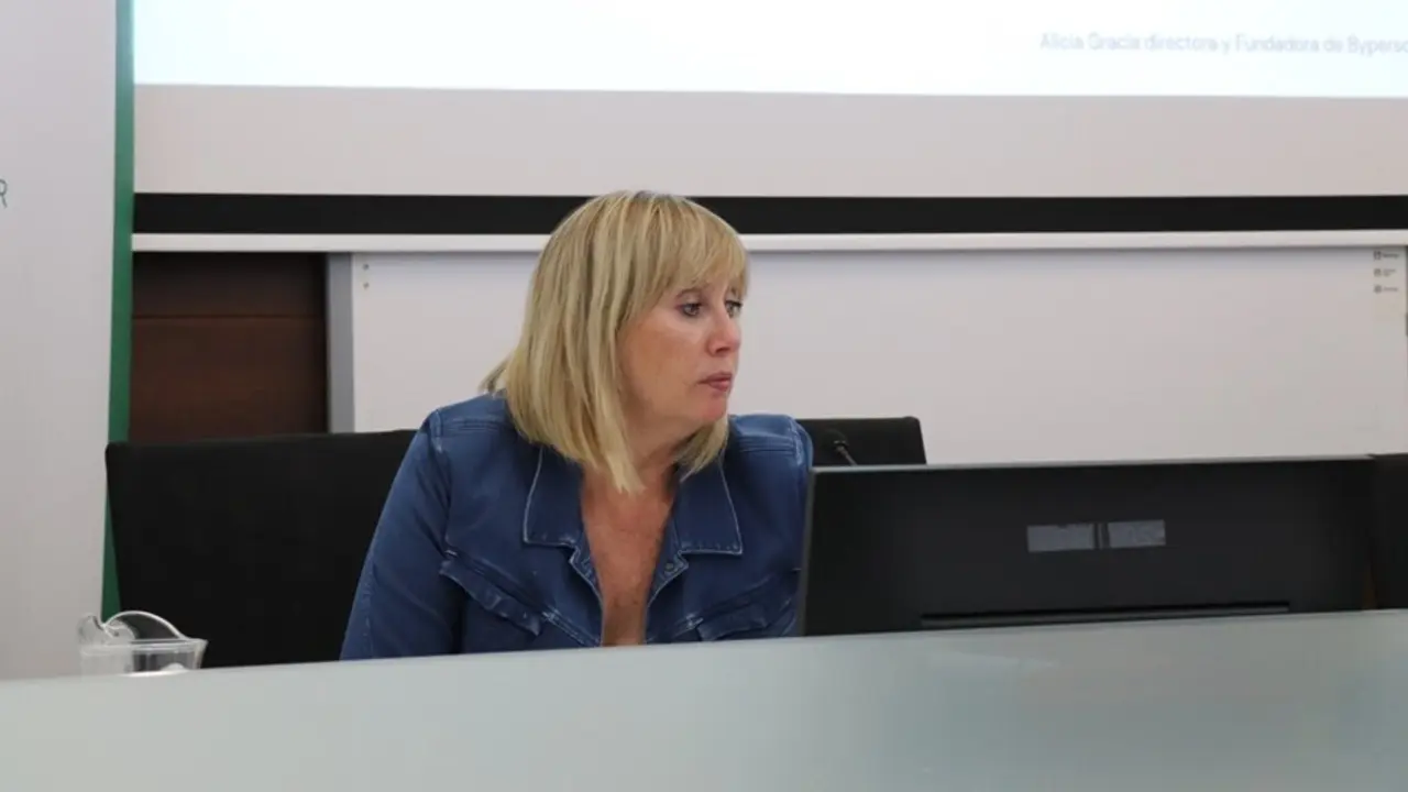 La presidenta de BPW-Madrid, Paz Mart&iacute;n, durante la celebraci&oacute;n de la XIX edici&oacute;n de los Cursos de Verano de la UPO en Carmona (Sevilla)