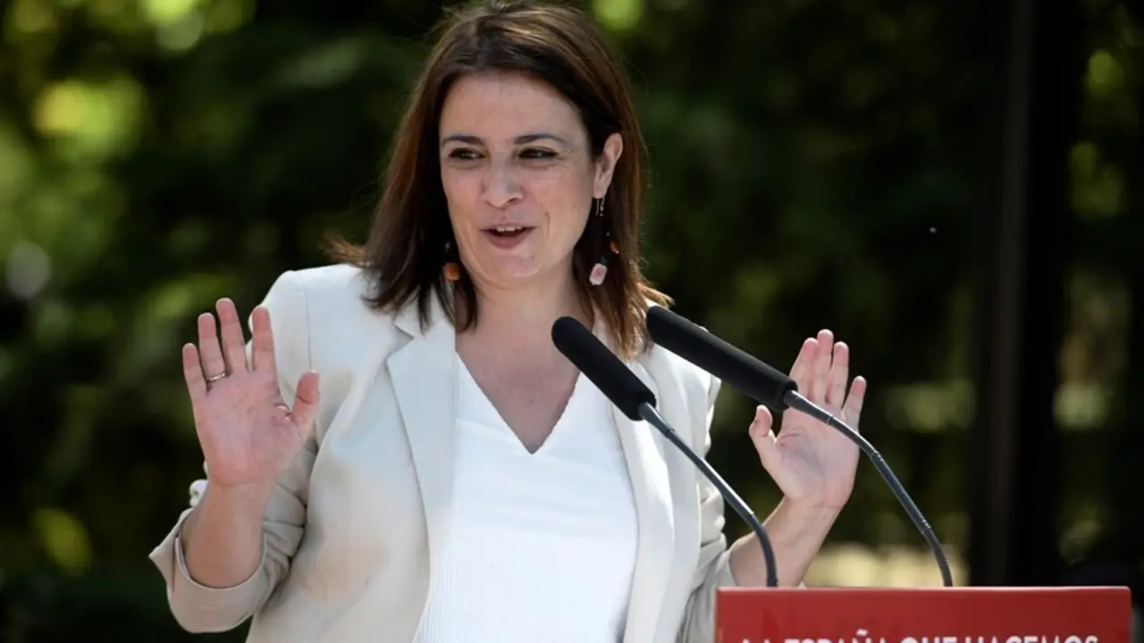 Archivo - La vicesecretaria general del PSOE y portavoz del Grupo Parlamentario Socialista en el Congreso, Adriana Lastra, interviene durante un acto sobre ecolog&iacute;a y sostenibilidad, a 21 de mayo de 2021, en el Parque Museo de Esculturas, Legan&eacute;s, Madrid,