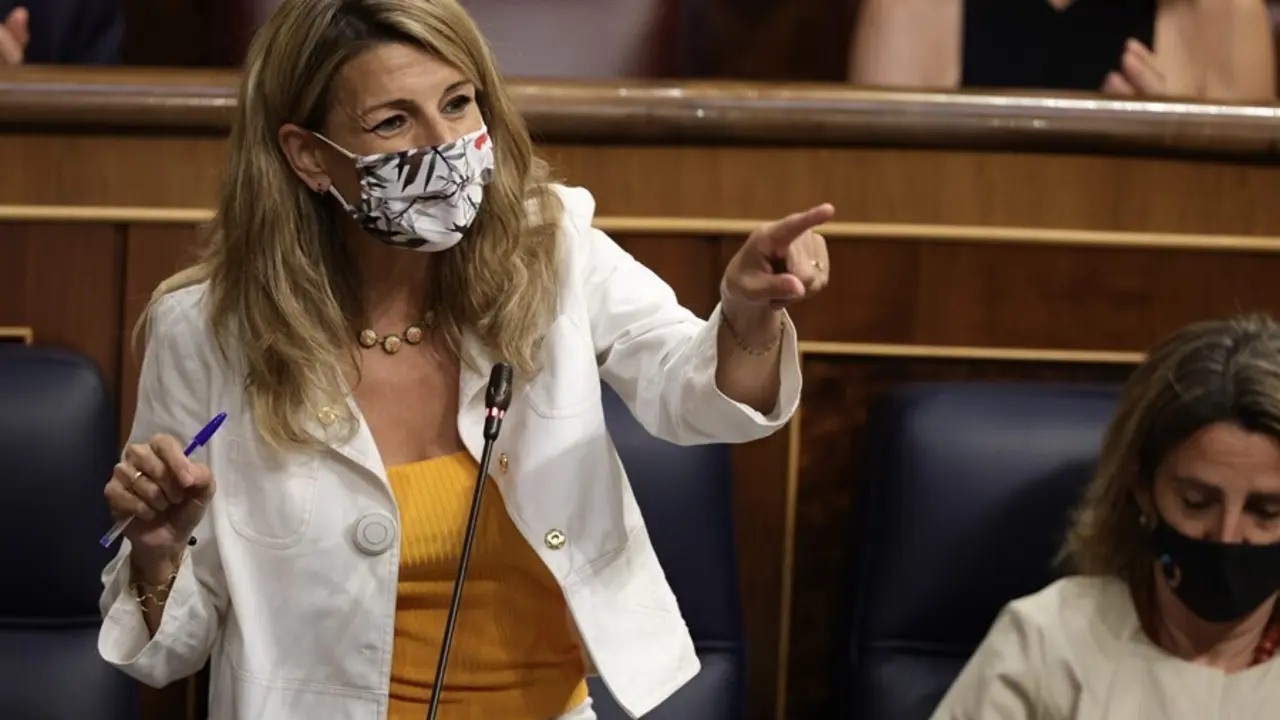 La vicepresidenta tercera del Gobierno y ministra de Trabajo y Econom&iacute;a Social, Yolanda D&iacute;az, en una sesi&oacute;n de control al Gobierno.