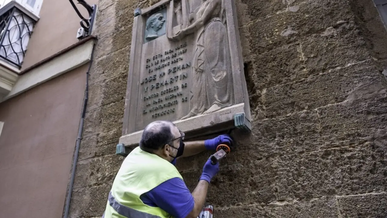Retirada de la placa de la casa natal de Pem&aacute;n