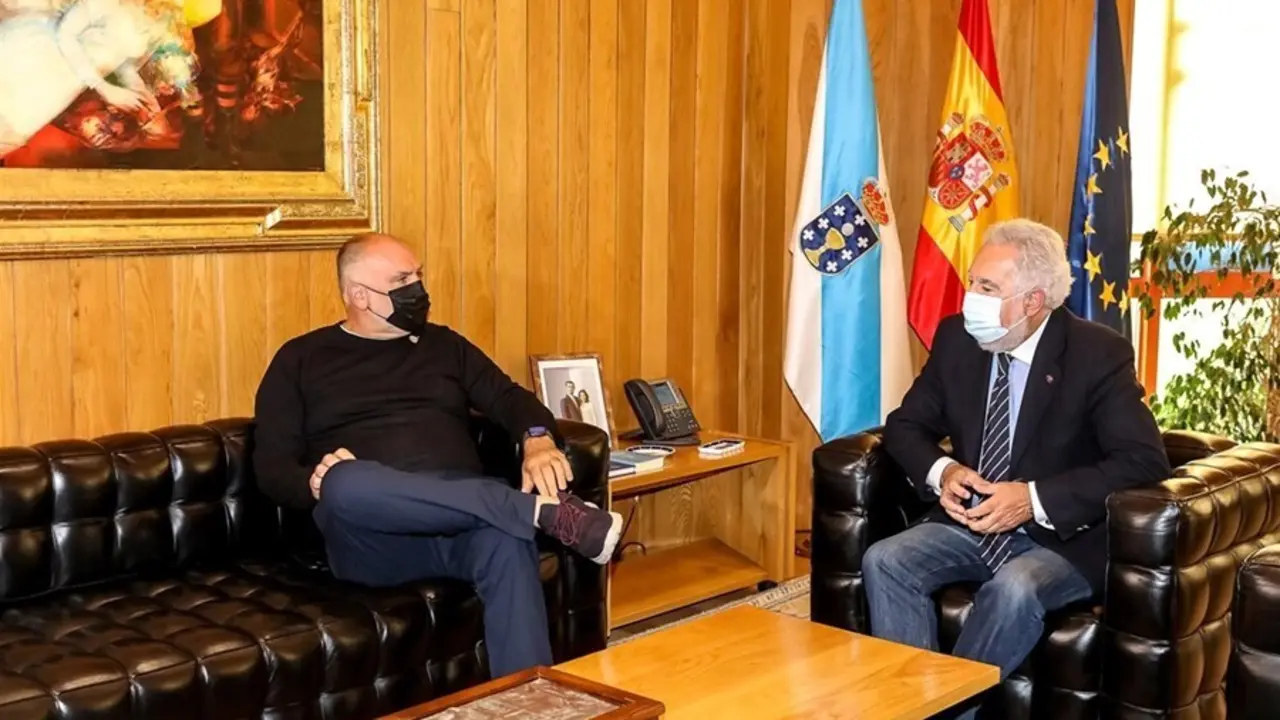Miguel &Aacute;ngel Santalices recibe al chef Jos&eacute; Andr&eacute;s en el Parlamento de Galicia