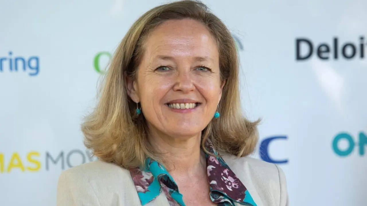 La vicepresidenta segunda y ministra de Asuntos Econ&oacute;micos y Transformaci&oacute;n Digital, Nadia Calvi&ntilde;o, a su llegada a la inauguraci&oacute;n de &lsquo;DigitalES Summit 2021&rsquo;, a 7 de julio de 2021, en el Real Jard&iacute;n Bot&aacute;nico, Madrid, (Espa&ntilde;a). 