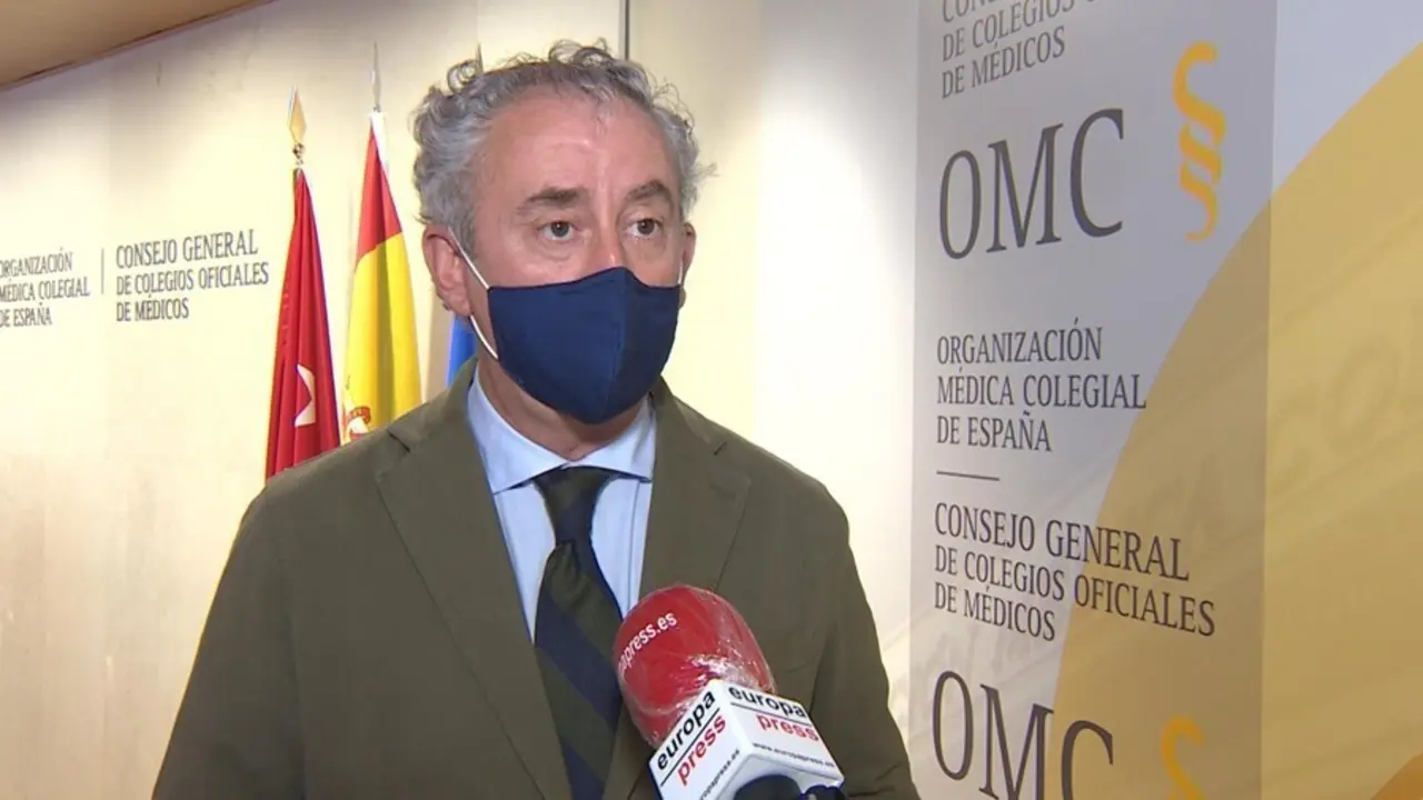 Archivo - Presidente del Consejo General de Colegios Oficiales de M&eacute;dicos, Tom&aacute;s Cobo
