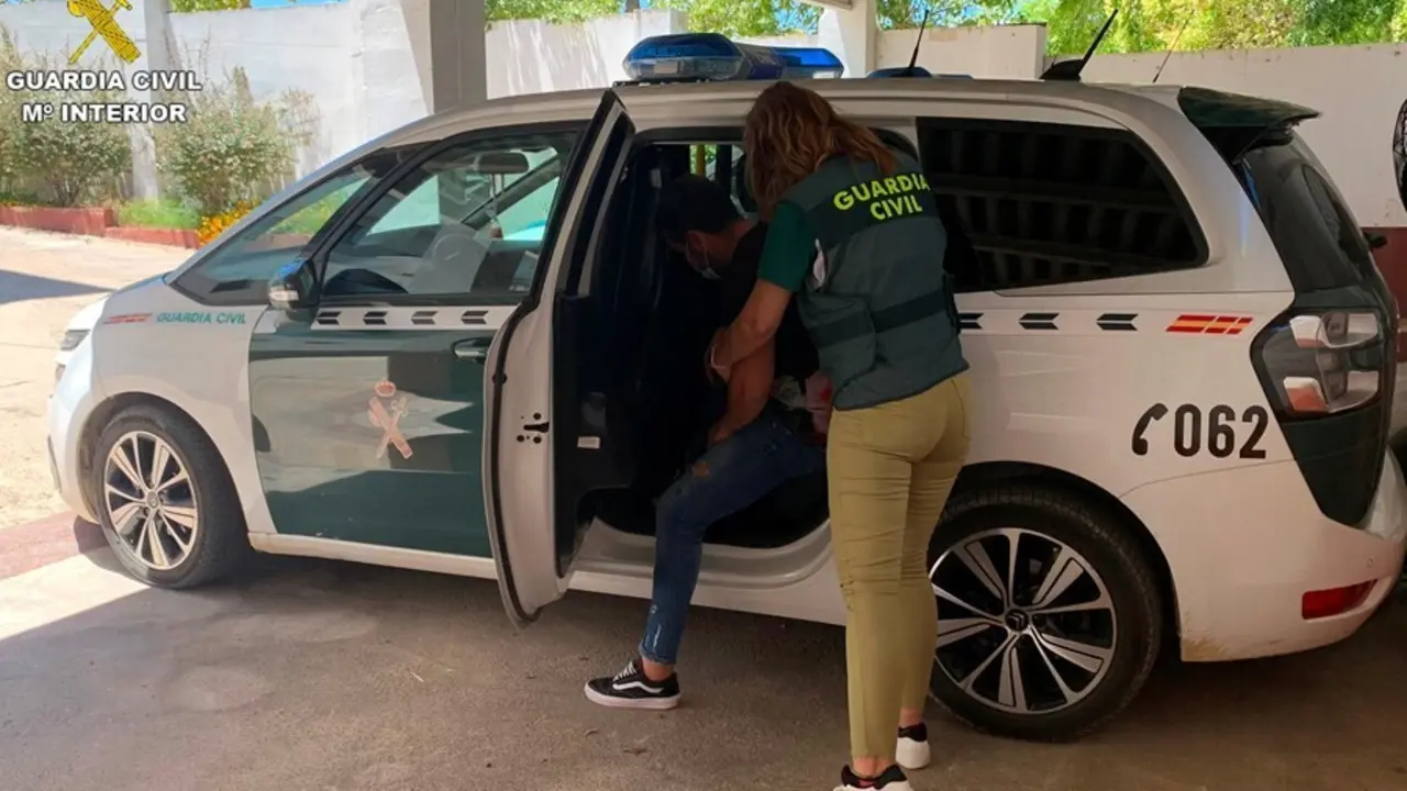 La Guardia Civil detiene a 4 personas por los delitos de detenci&oacute;n ilegal, extorsi&oacute;n y robo con violencia en una localidad de la Ribera Baixa