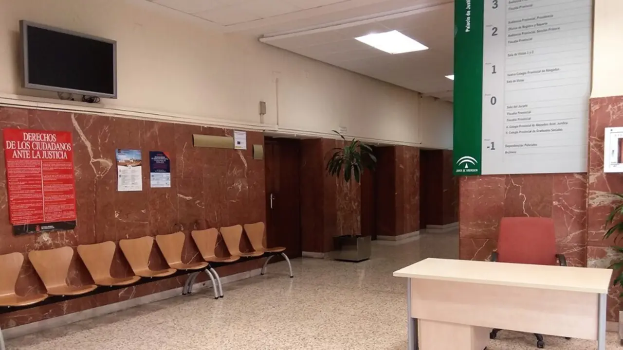 Archivo - Entrada a la Audiencia Provincial de Almer&iacute;a