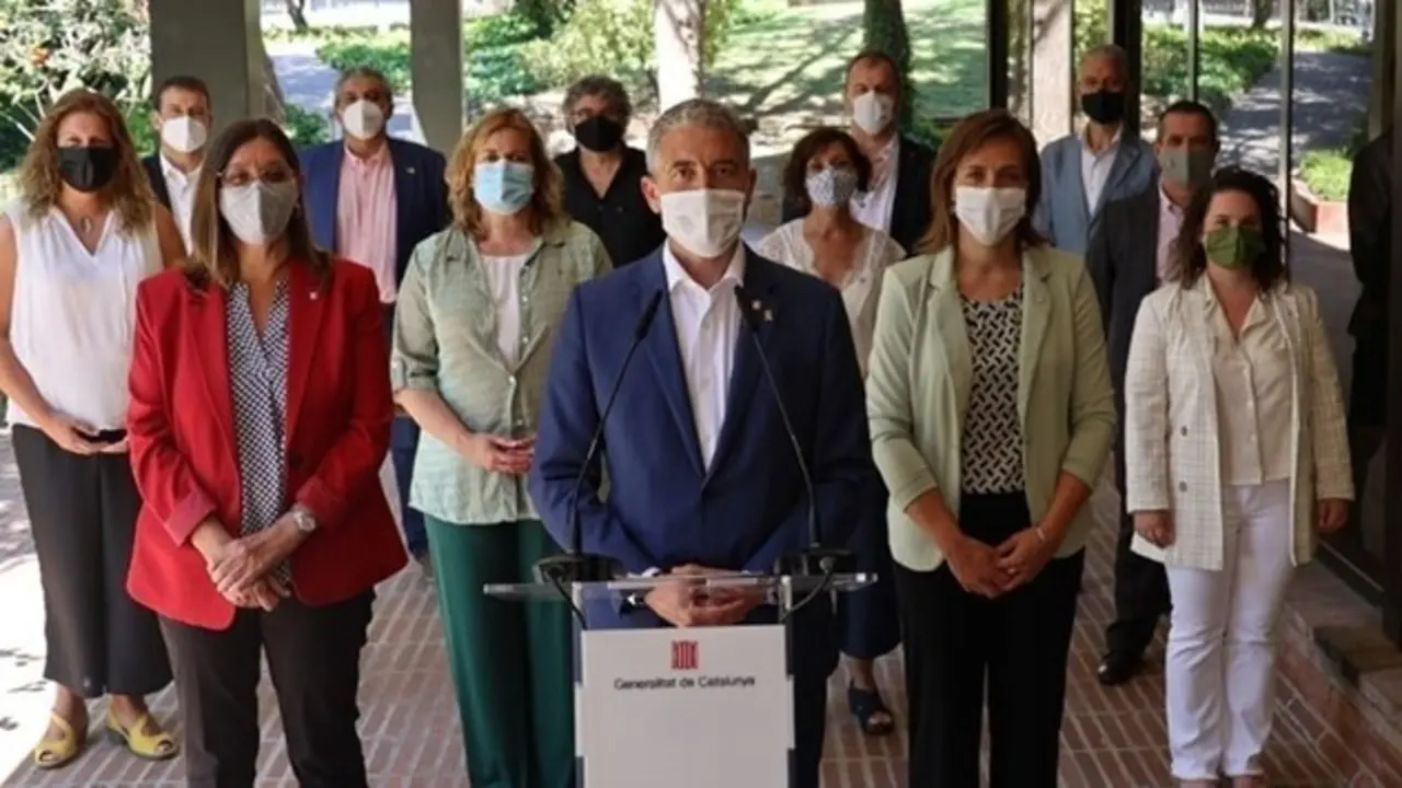 El conseller de Educaci&oacute;n de la Generalitat, Josep Gonz&agrave;lez-Cambray, y el nuevo equipo de directores de los Servicios Territoriales del departamento