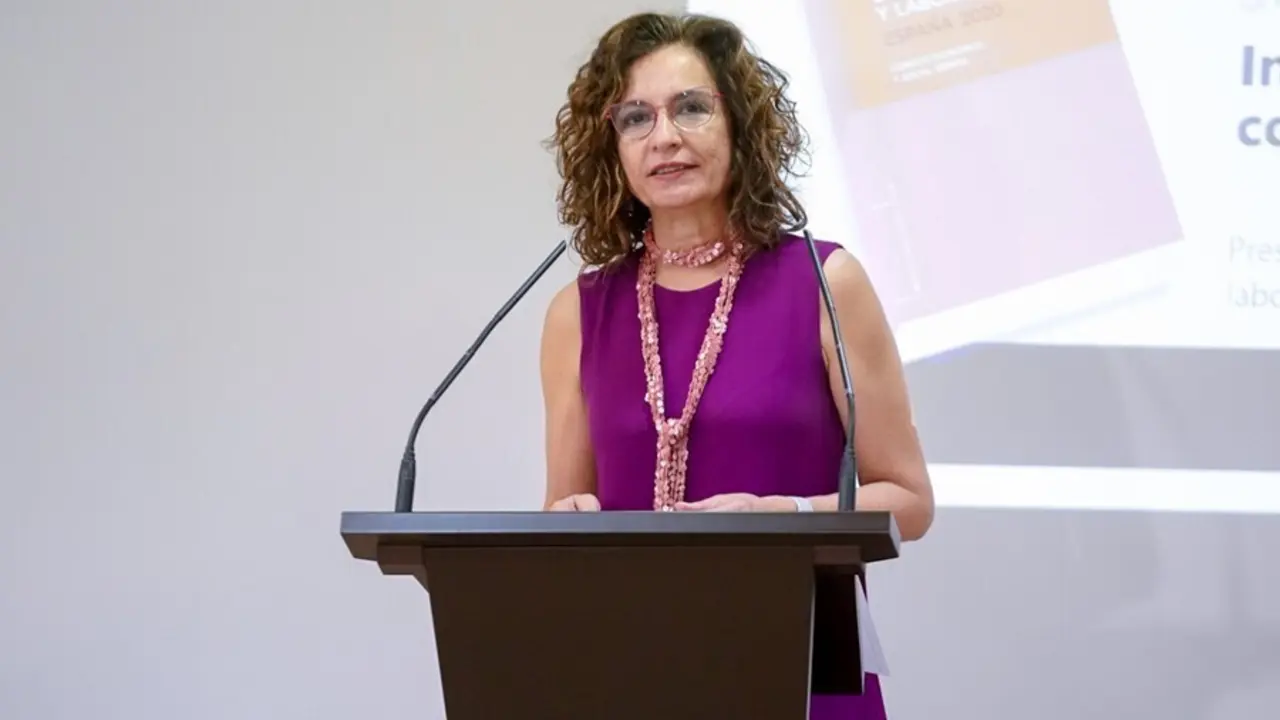 La ministra de Hacienda y Funci&oacute;n P&uacute;blica, Mar&iacute;a Jes&uacute;s Montero, clausura la jornada sobre 'Econom&iacute;a, Trabajo y Sociedad', a 14 de julio de 2021, en Madrid, (Espa&ntilde;a). 