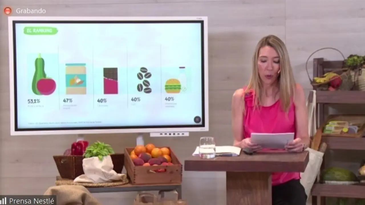 La responsable de Nutrici&oacute;n de Nestl&eacute; Espa&ntilde;a, Laura Gonz&aacute;lez, en una rueda de prensa