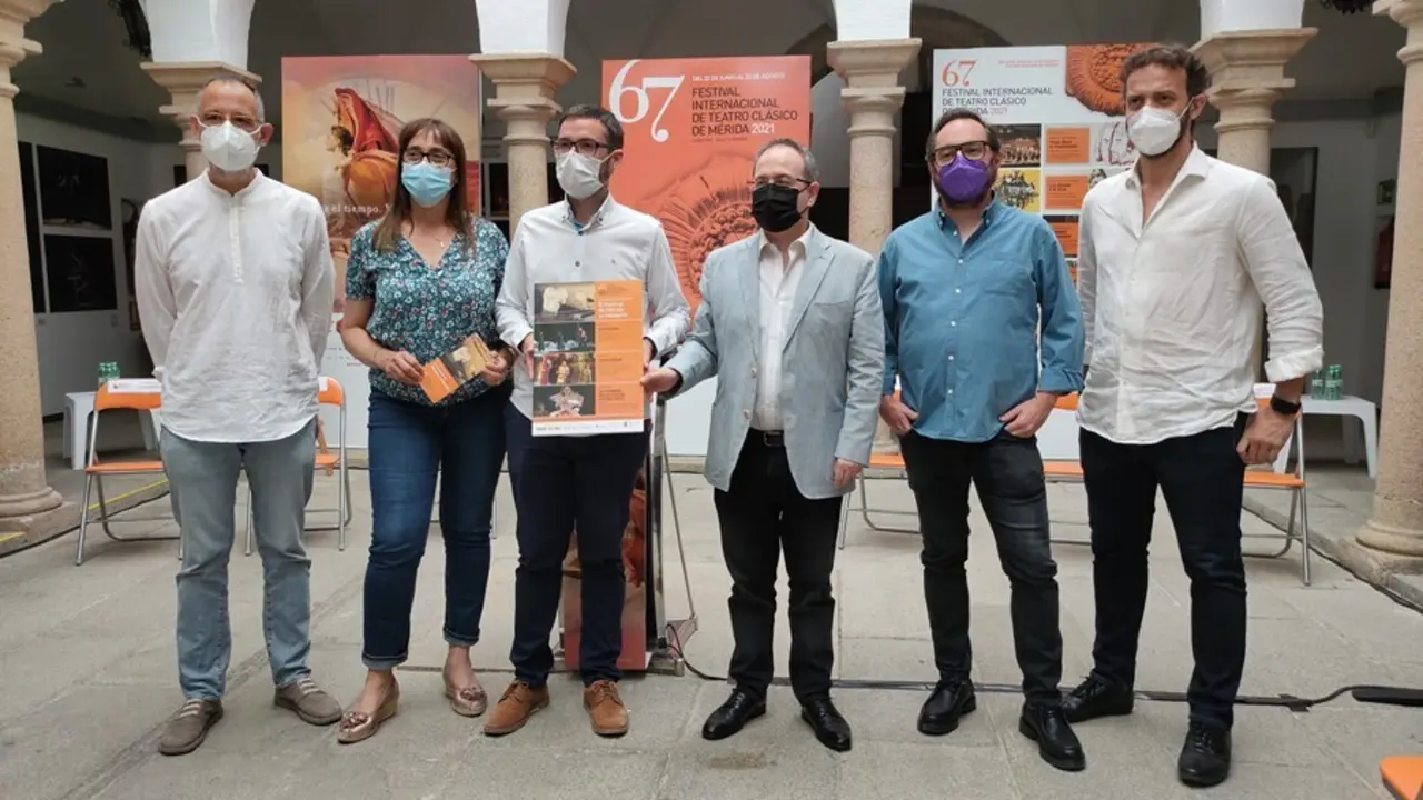 Presentaci&oacute;n del programa del Festival de M&eacute;rida en el teatro de Medell&iacute;n.