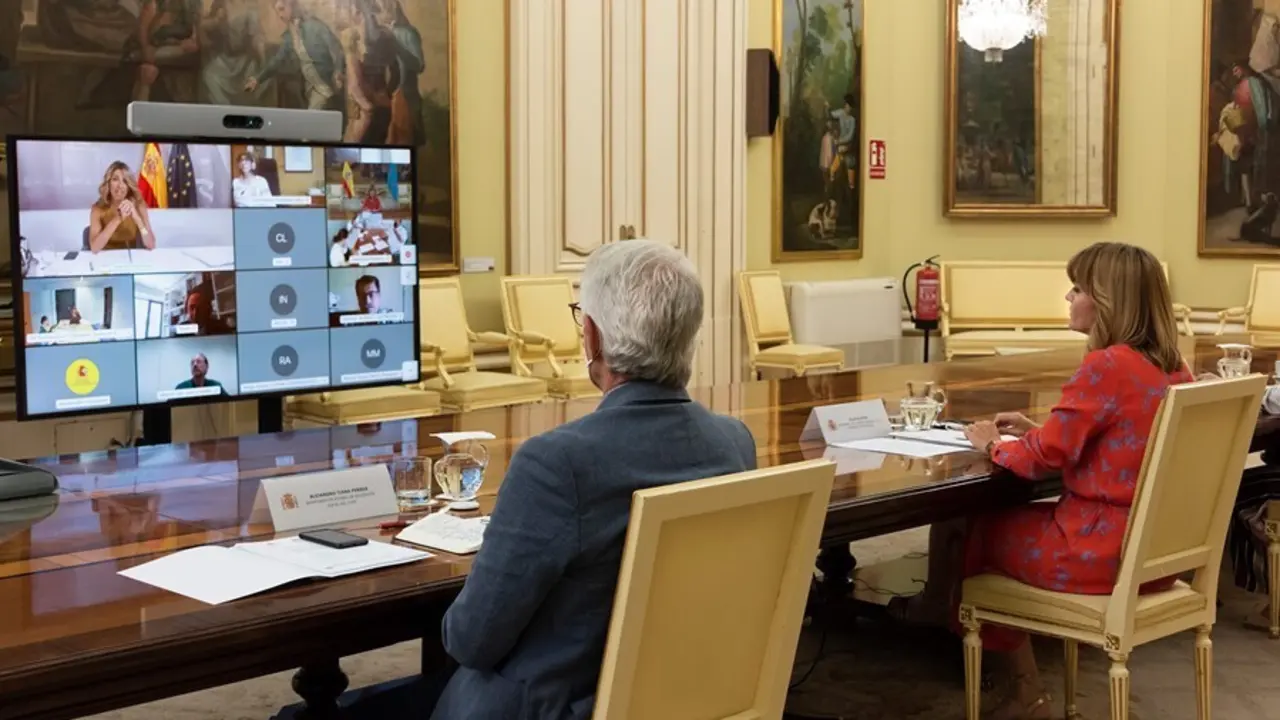 La ministra de Educaci&oacute;n y FP, Pilar Alegr&iacute;a, junto al secretario de Estado de Educaci&oacute;n Alejandro Tiana, en la reuni&oacute;n del Pleno del Consejo General de la Formaci&oacute;n Profesional este mi&eacute;rcoles