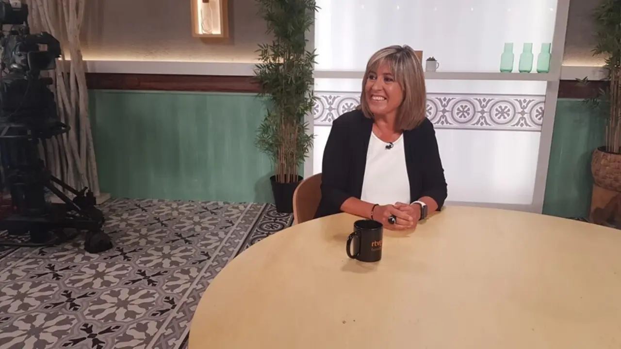La alcaldesa de L'Hospitalet (Barcelona) y presidenta de la Diputaci&oacute;n de Barcelona, N&uacute;ria Mar&iacute;n, es entrevistada en el programa 'Caf&egrave; d'idees' de La 2 de Catalunya.