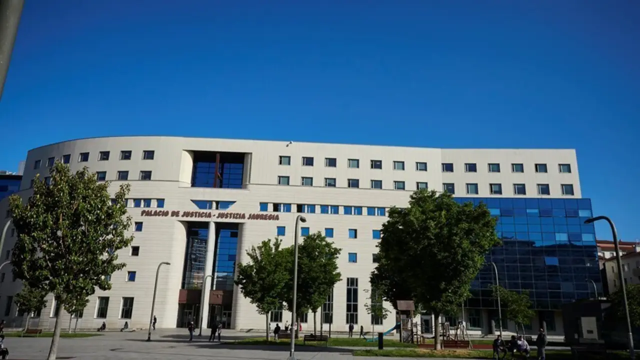 Archivo - Fachada del Palacio de Justicia de Pamplona.