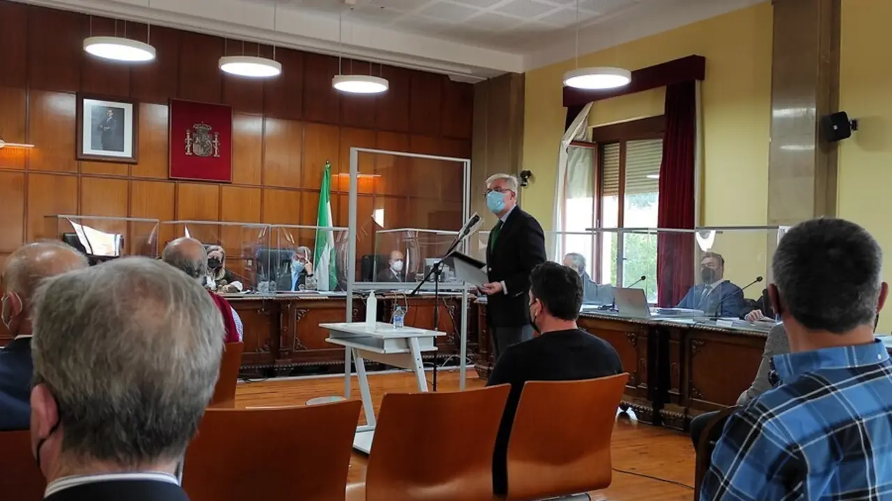 Archivo - Fern&aacute;ndez de Moya respondiendo al interrogatorio durante el juicio de Matinsreg/Archivo