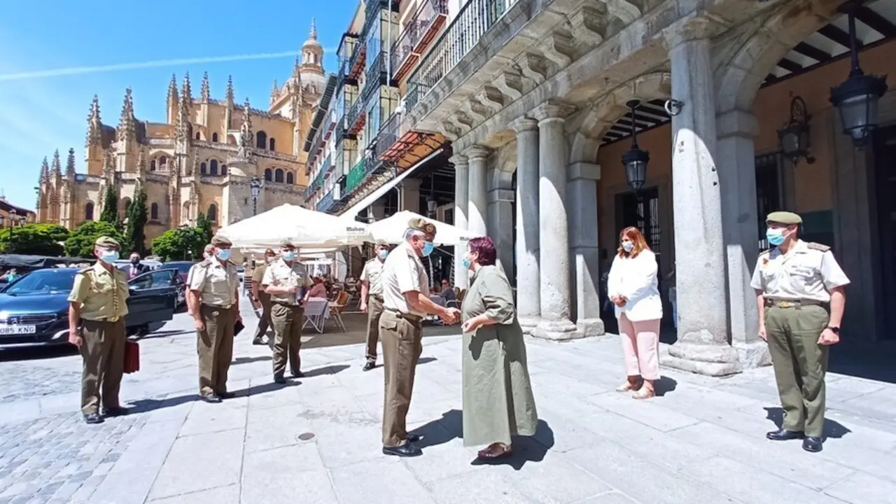 Luquero recibe al jefe del Estado Mayor del Ejercito de Tierra.
