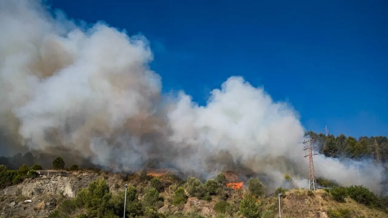 Imagen de archivo del incendio de Castellv&iacute; de Rosanes y Martorell (Barcelona)