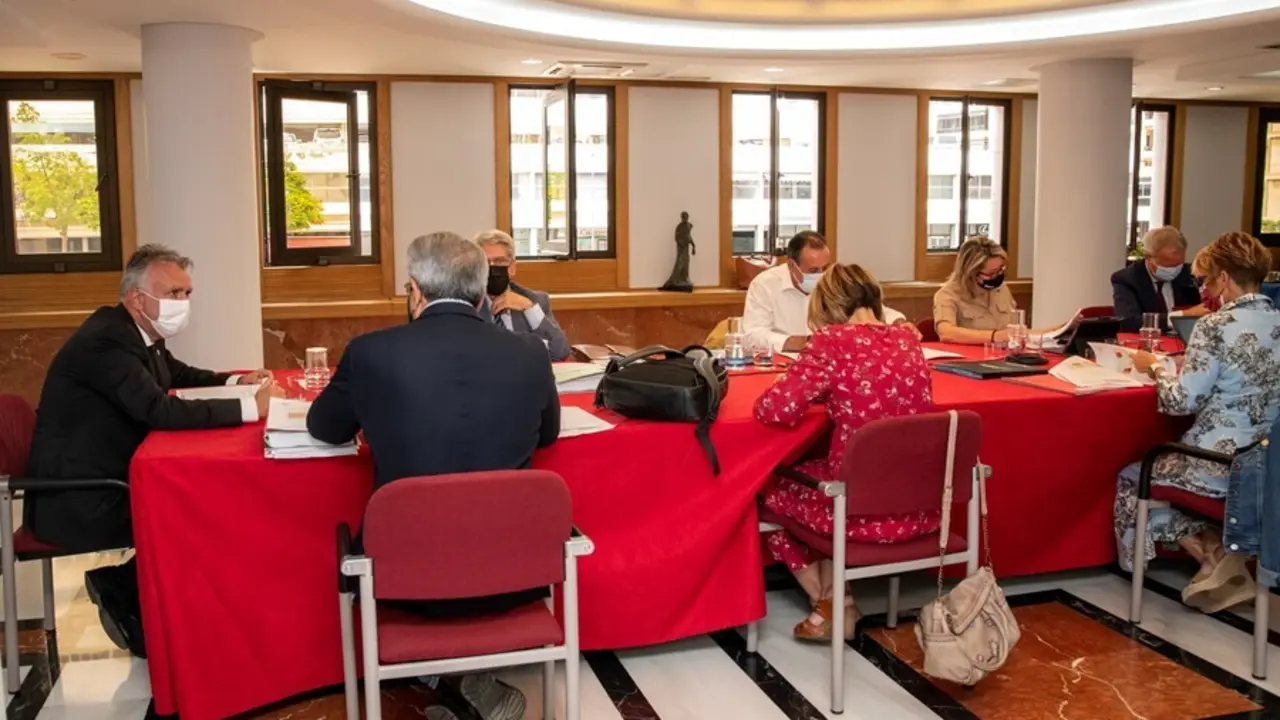 El presidente del Gobierno de Canarias, &Aacute;ngel V&iacute;ctor Torres, preside el Consejo de Gobierno