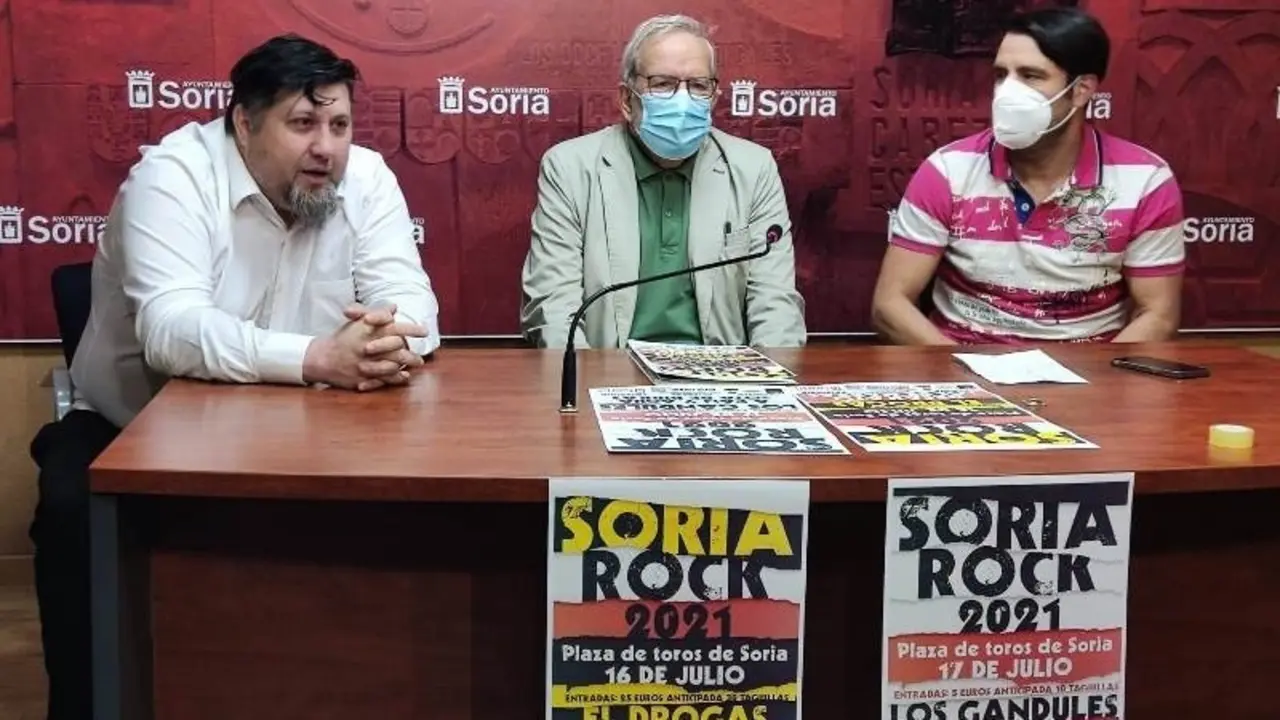 De izda a dcha, Ricardo Mart&iacute;nez, Jes&uacute;s B&aacute;rez y Sergio Izquierdo presentan el Soria Rock 2021.