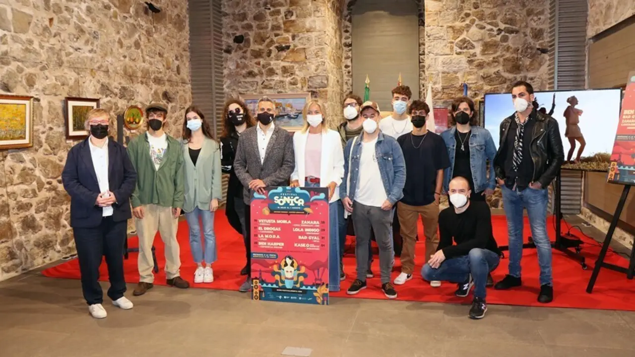 Archivo - Presentaci&oacute;n del festival S&oacute;nica, con asistencia del vicepresidente y consejero, Pablo Zuloaga; la alcaldesa de Castro Urdiales, Susana Herr&aacute;n; y el organizador, Ernesto Casta&ntilde;eda, entre otros