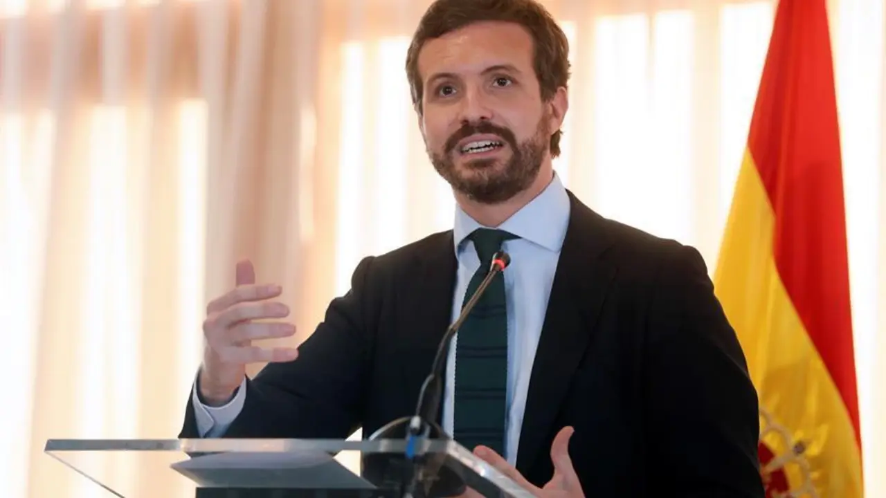 El presidente del Partido Popular, Pablo Casado, interviene tras recibir el Premio Hispanidad, Concordia y Libertad que otorgan la Fundaci&oacute;n Mariano Ospina P&eacute;rez, la Fundaci&oacute;n Comunidad Iberoamericana y la Fundaci&oacute;n Independiente, este martes en Madrid. EFE/ Mariscal