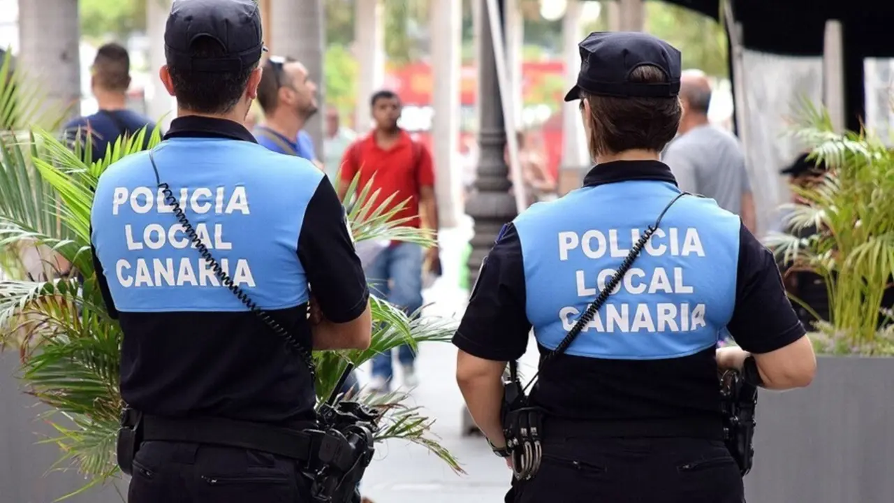 Archivo - Agentes de la Polic&iacute;a Local de Santa Cruz de Tenerife