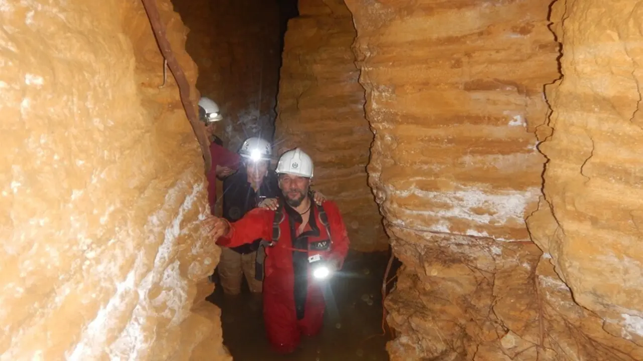 Estudiantes del curso 2019 de Espeleoarqueolog&iacute;a, en una de las minas romanas de agua de Carmona (Sevilla)
