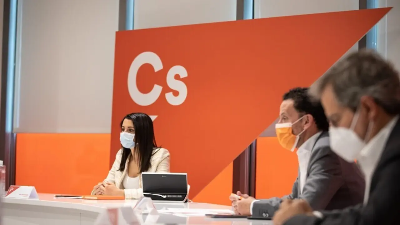 La presidenta de Ciudadanos, In&eacute;s Arrimadas, en una reuni&oacute;n del Comit&eacute; Permanente del partido en la sede nacional.