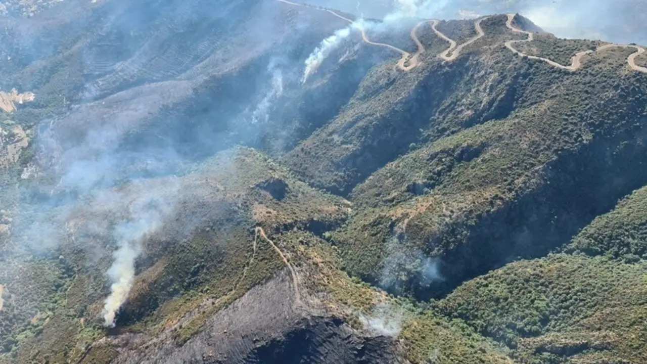 Incendio forestal en Llan&ccedil;&agrave; (Girona), el 17 de julio de 2021.