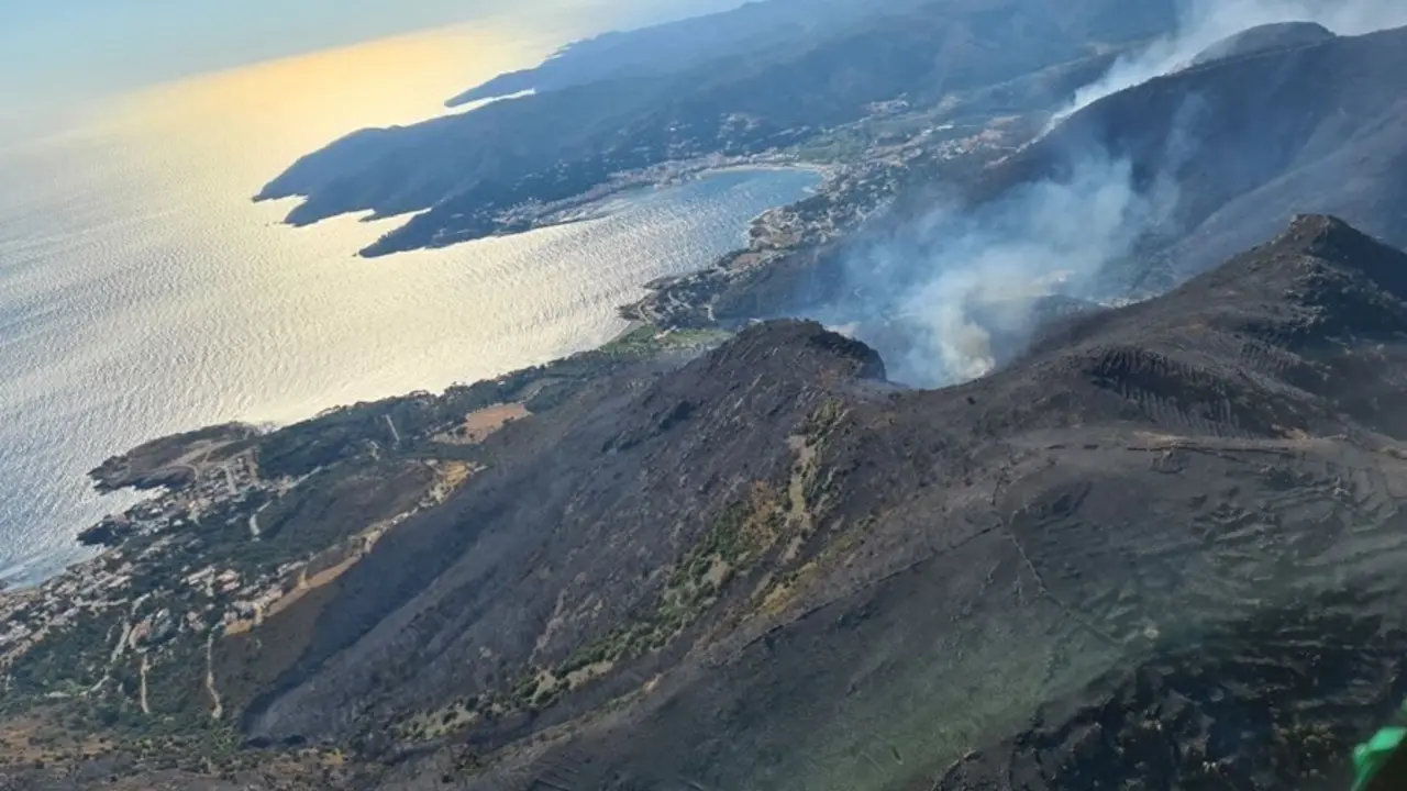 Incendio en Llan&ccedil;&agrave; (Girona)