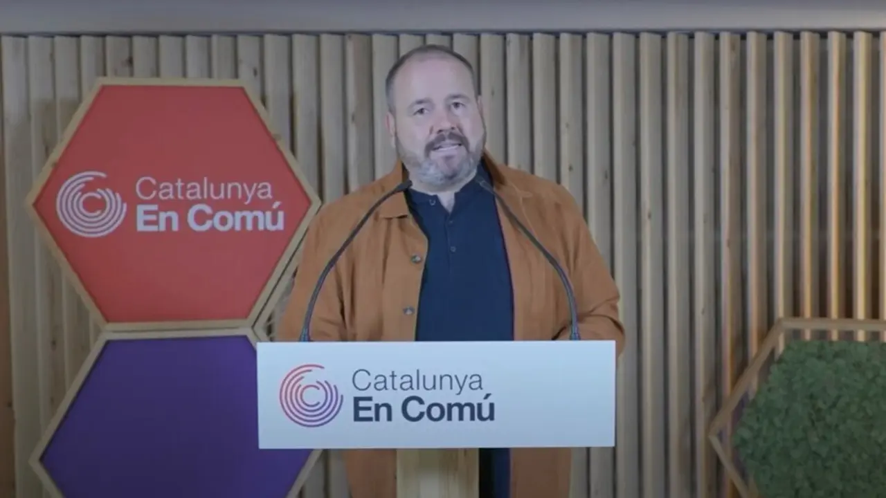 El portavoz de los comuns y diputado en el Congreso, Joan Mena, en su intervenci&oacute;n telem&aacute;tica durante el Consell Nacional del partido.