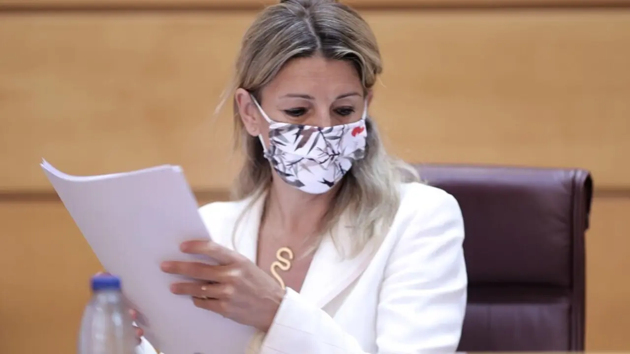 La vicepresidenta Tercera del Gobierno y Ministra de Trabajo y Econom&iacute;a Social, Yolanda D&iacute;az, a su llegada a la comisi&oacute;n de Trabajo, Inclusi&oacute;n, Seguridad Social y Migraciones, a 28 de junio de 2021, en el Senado, Madrid, (Espa&ntilde;a).